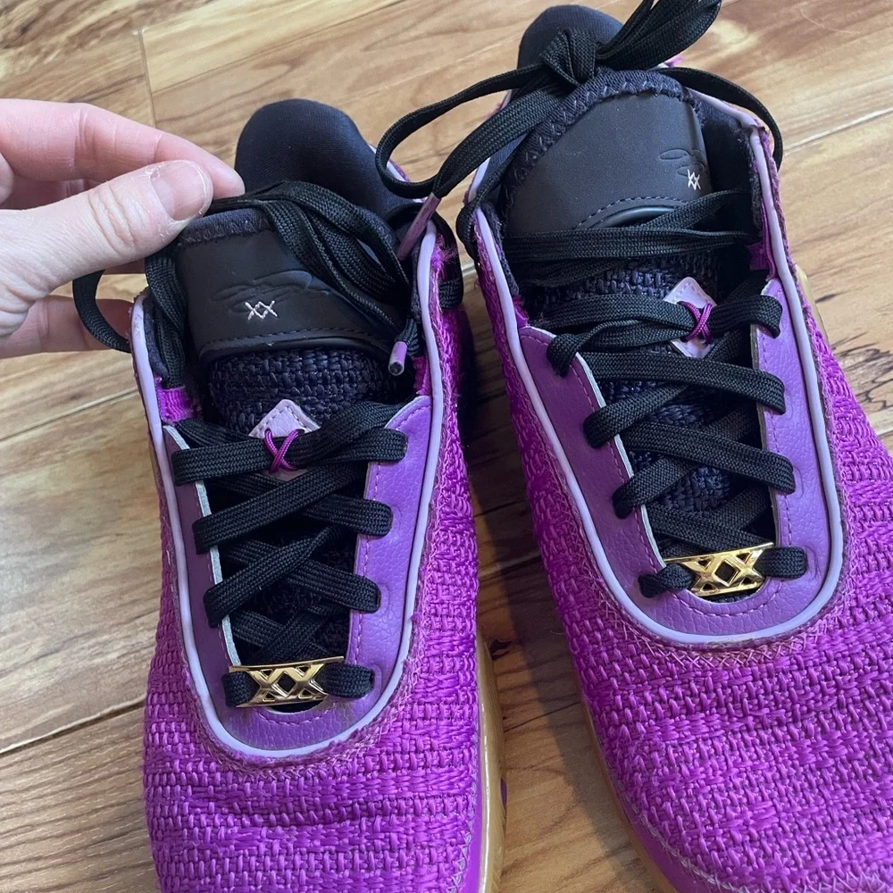 Nike LeBron pink diamond collection vivid purple youth size 5.5Y teen